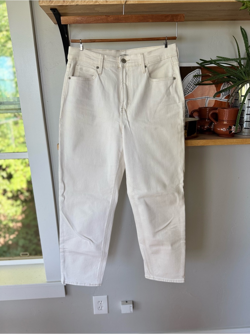 Old Navy Women's Straight Leg Jeans in Ivory Cream Size 6